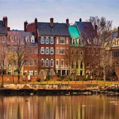 What is the Average Age of Homes in Alexandria, Virginia?